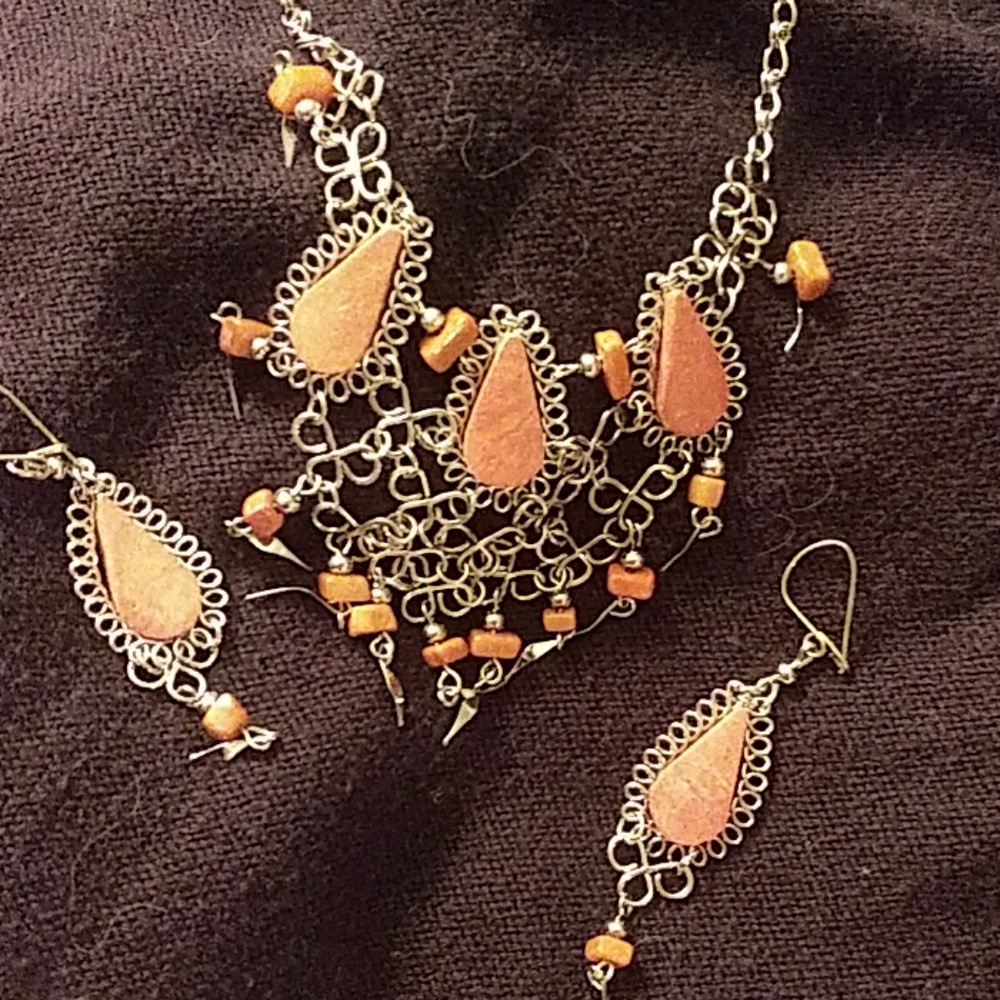 Pretty necklace and earrings silver and brown